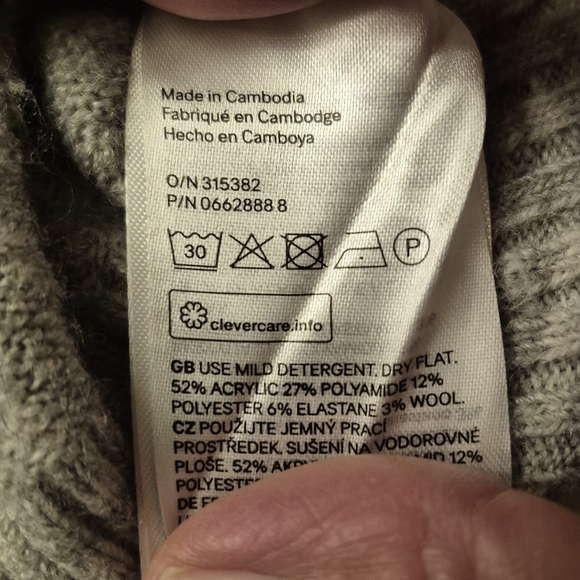 H&M Soft And Cosy Gray Cowl Neck Sweater Sz. Small - Picture 6 of 6